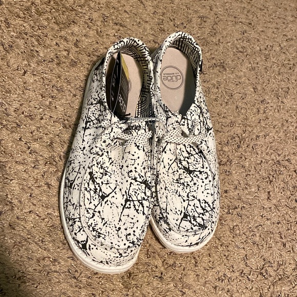 Hey Dudes - Picture 1 of 2